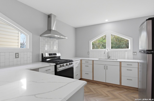 Image 19 of 28 For 1210 Summit  