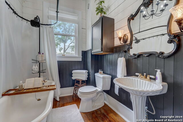 Image 10 of 64 For 109 Evergreen St W