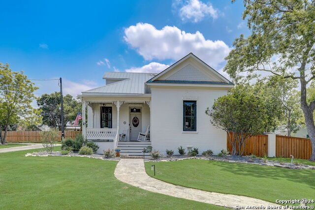 Image 14 of 64 For 109 Evergreen St W