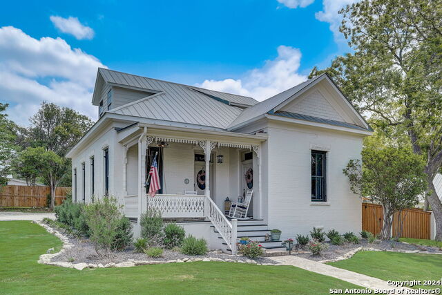 Image 15 of 64 For 109 Evergreen St W