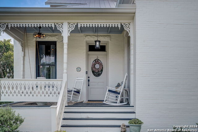 Image 16 of 64 For 109 Evergreen St W