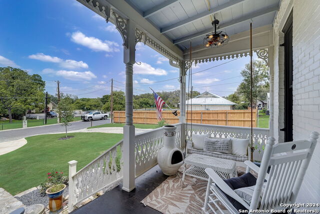 Image 17 of 64 For 109 Evergreen St W