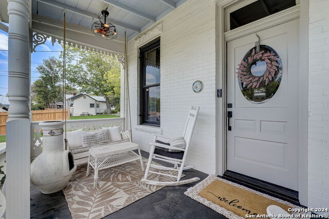 Image 18 of 64 For 109 Evergreen St W