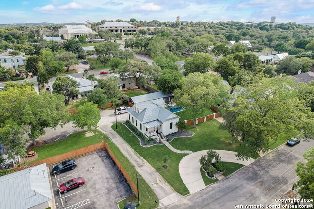 Image 21 of 64 For 109 Evergreen St W