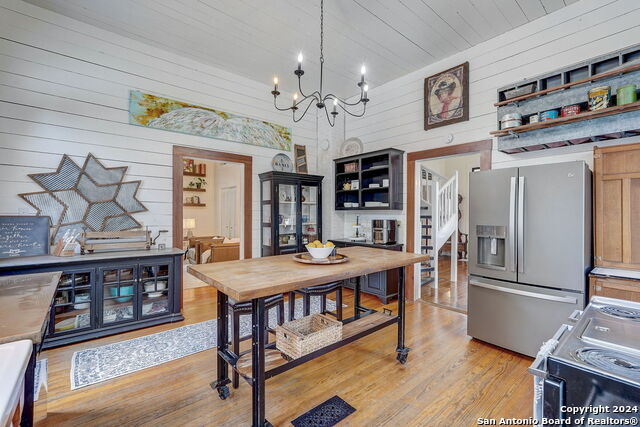 Image 27 of 64 For 109 Evergreen St W