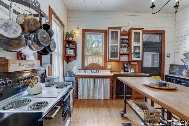 Image 28 of 64 For 109 Evergreen St W