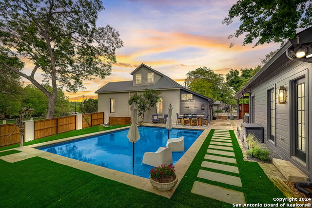 Image 3 of 64 For 109 Evergreen St W