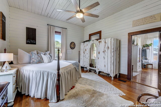 Image 30 of 64 For 109 Evergreen St W