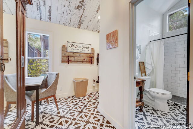 Image 32 of 64 For 109 Evergreen St W