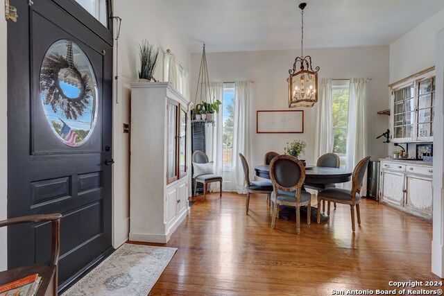 Image 4 of 64 For 109 Evergreen St W