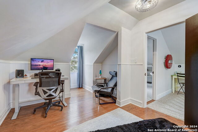 Image 41 of 64 For 109 Evergreen St W