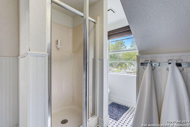 Image 44 of 64 For 109 Evergreen St W