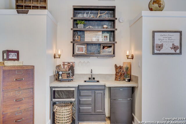 Image 49 of 64 For 109 Evergreen St W