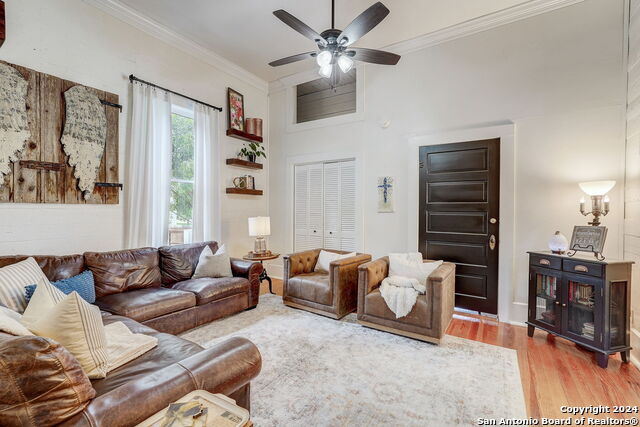 Image 5 of 64 For 109 Evergreen St W