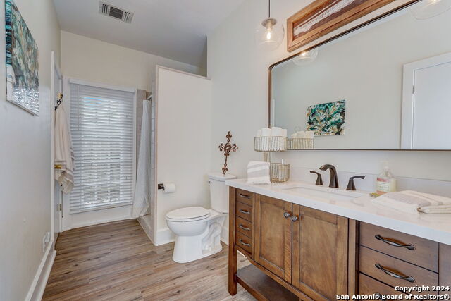 Image 50 of 64 For 109 Evergreen St W