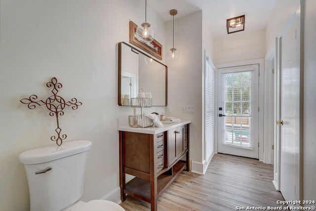 Image 51 of 64 For 109 Evergreen St W