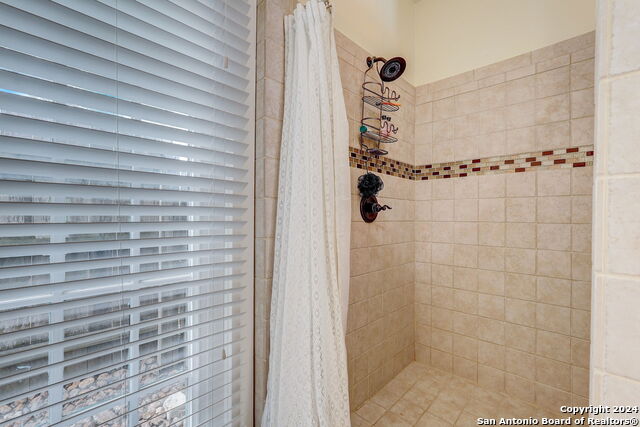 Image 52 of 64 For 109 Evergreen St W