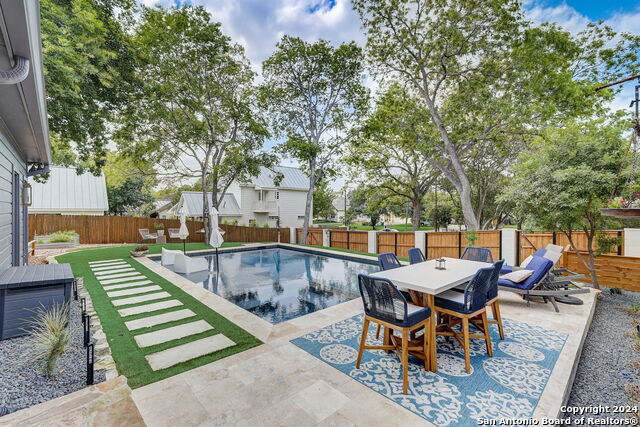 Image 55 of 64 For 109 Evergreen St W