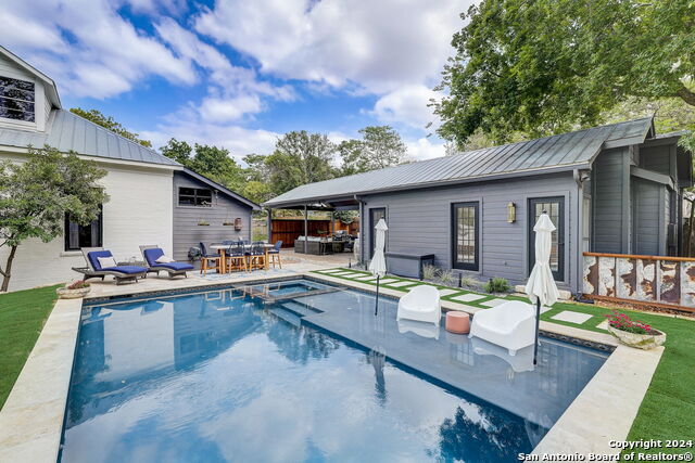 Image 56 of 64 For 109 Evergreen St W