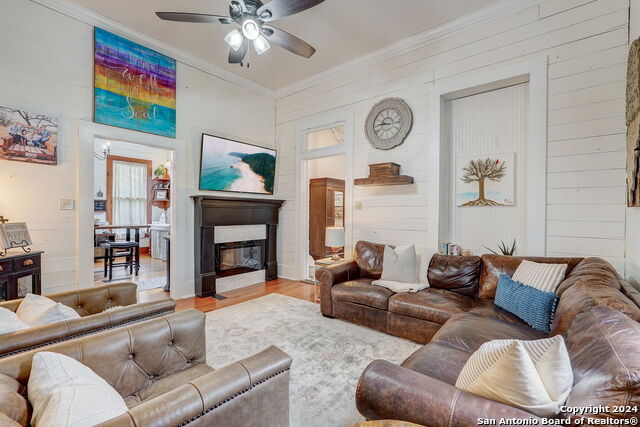 Image 6 of 64 For 109 Evergreen St W