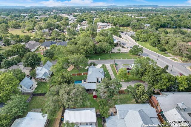 Image 63 of 64 For 109 Evergreen St W