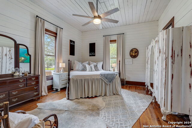 Image 9 of 64 For 109 Evergreen St W