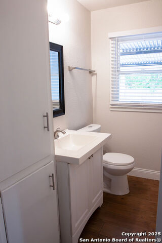 Image 10 of 29 For 4618 Neer  