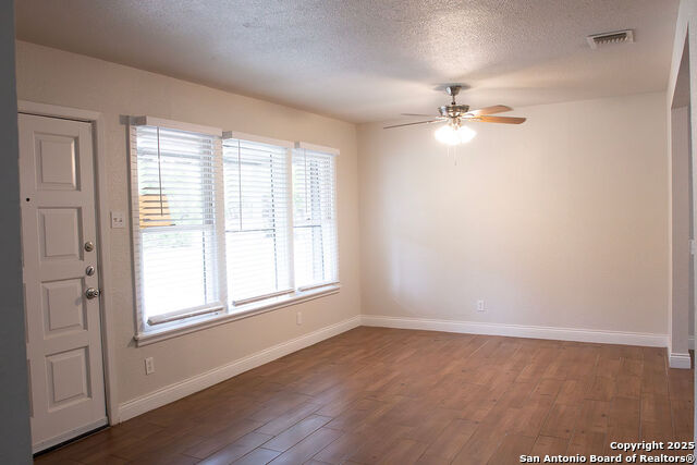 Image 4 of 29 For 4618 Neer  