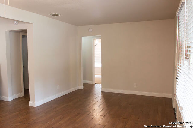 Image 5 of 29 For 4618 Neer  