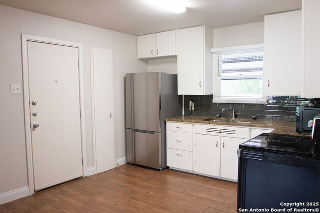 Image 7 of 29 For 4618 Neer  