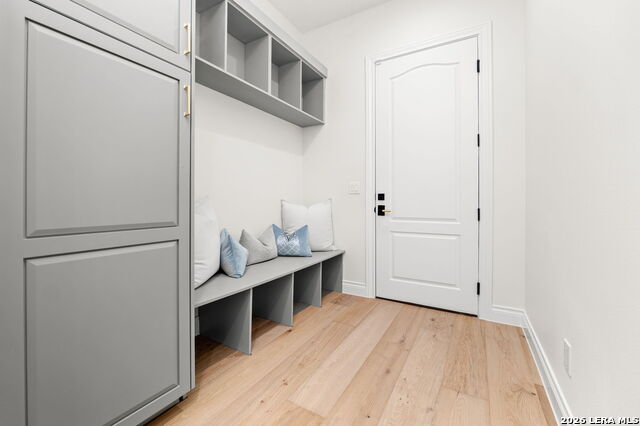 Image 24 of 41 For 23706 High Garden