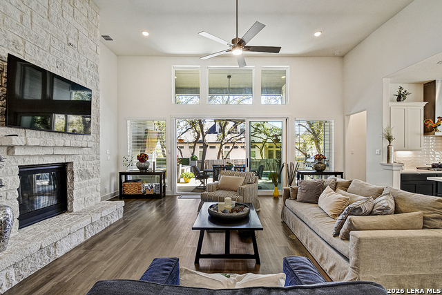 Image 5 of 45 For 422 Corwin  