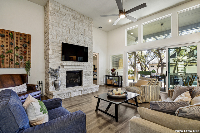 Image 6 of 45 For 422 Corwin  