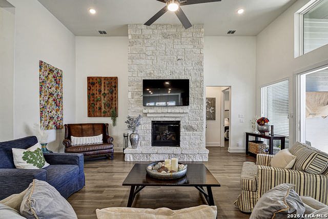 Image 7 of 45 For 422 Corwin  