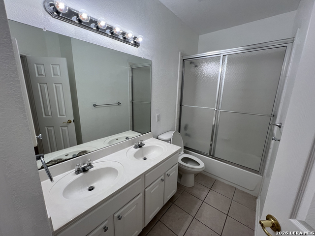 Listing photo id 11 for 30 Amber Forest