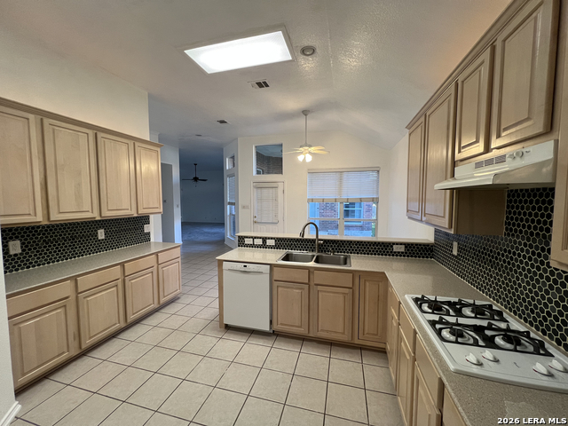 Listing photo id 1 for 30 Amber Forest