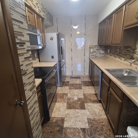 Image 3 of 30 For 12020 Maplerock