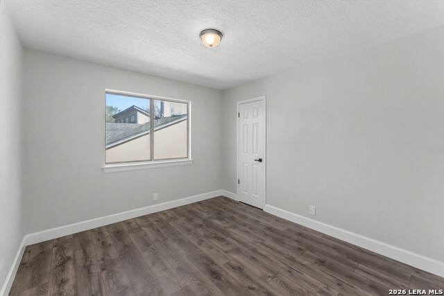 Image 17 of 37 For 5934 Spring Valley