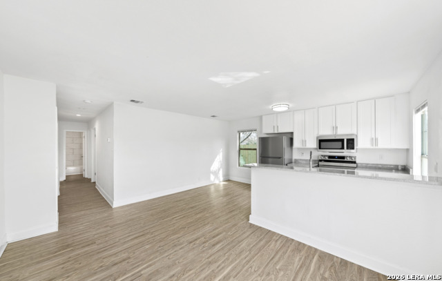 Image 13 of 22 For 818 Hampton  