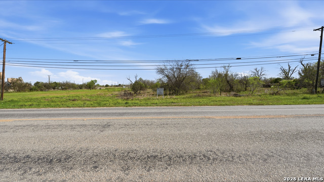 Listing photo id 12 for 3939 Fm 482  