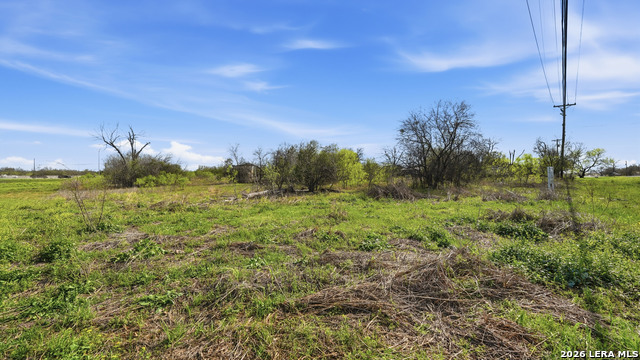 Listing photo id 14 for 3939 Fm 482  