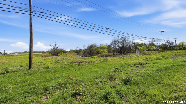 Listing photo id 17 for 3939 Fm 482  