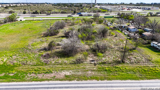 Listing photo id 18 for 3939 Fm 482  