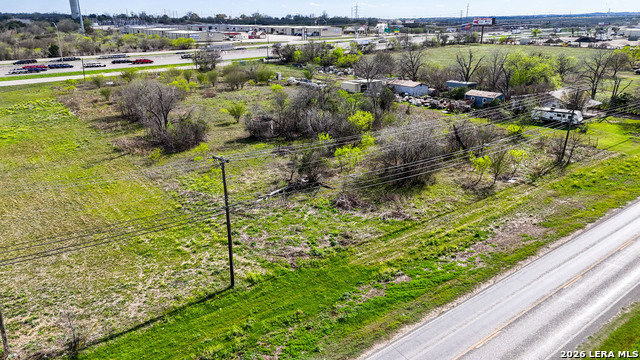 Listing photo id 20 for 3939 Fm 482  