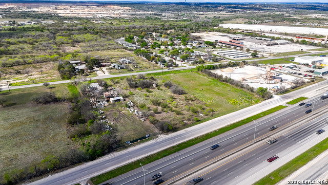 Listing photo id 28 for 3939 Fm 482  