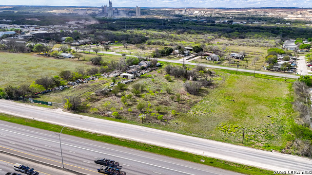 Listing photo id 29 for 3939 Fm 482  