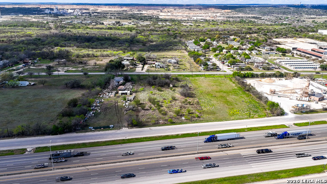 Listing photo id 30 for 3939 Fm 482  