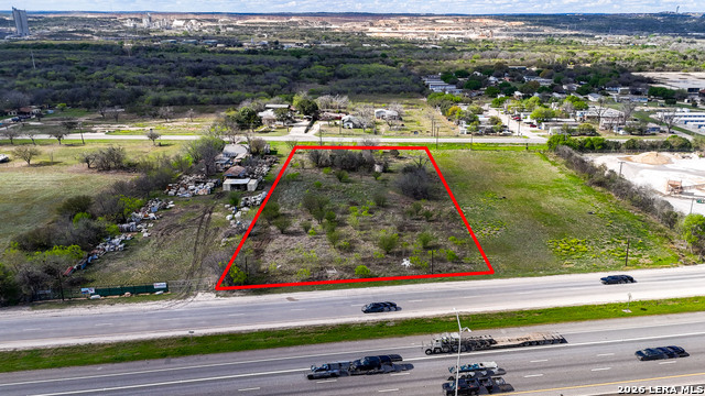 Listing photo id 31 for 3939 Fm 482  