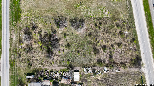 Listing photo id 34 for 3939 Fm 482  