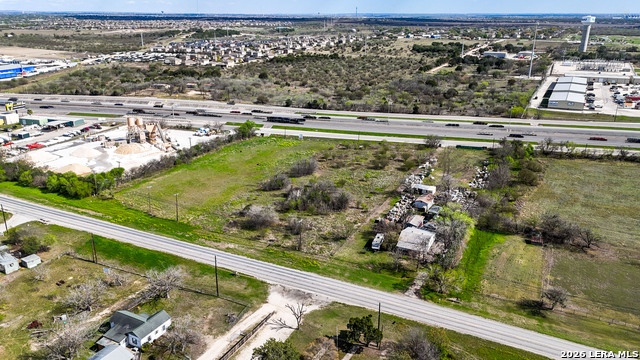 Listing photo id 36 for 3939 Fm 482  